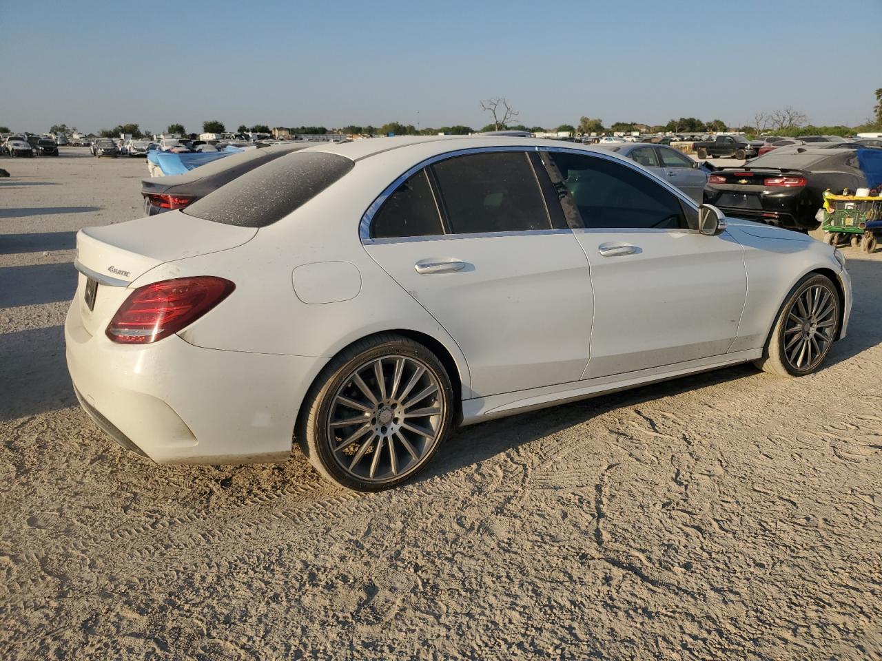 2016 Mercedes-Benz C-klasse VIN 55SWF4KB4GU173304 Copart auction photo, minor dent/scratches damage thumbnail 3