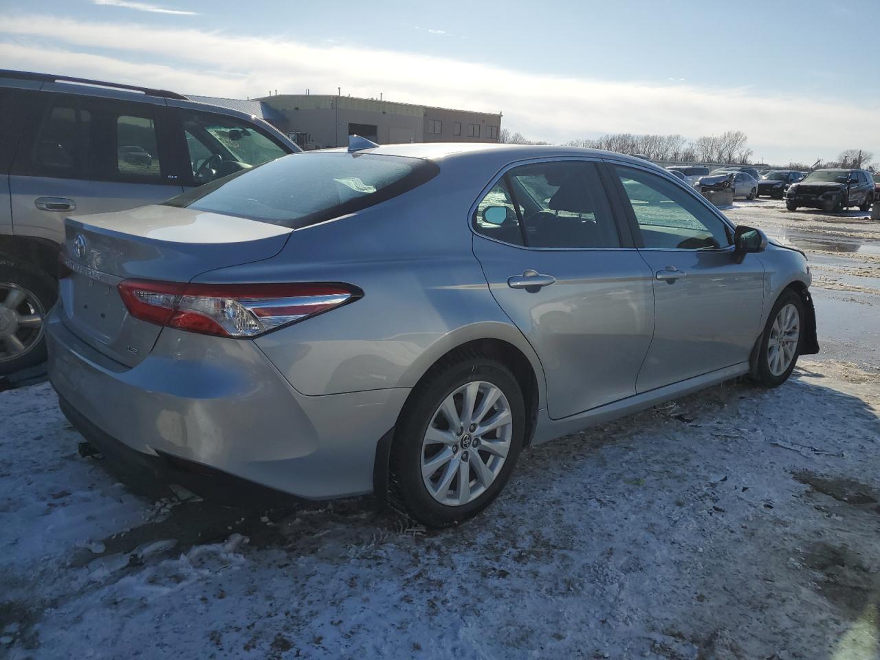 2020 Toyota Camry VIN 4T1C11AK5LU392207 Copart auction photo, front end damage thumbnail 3