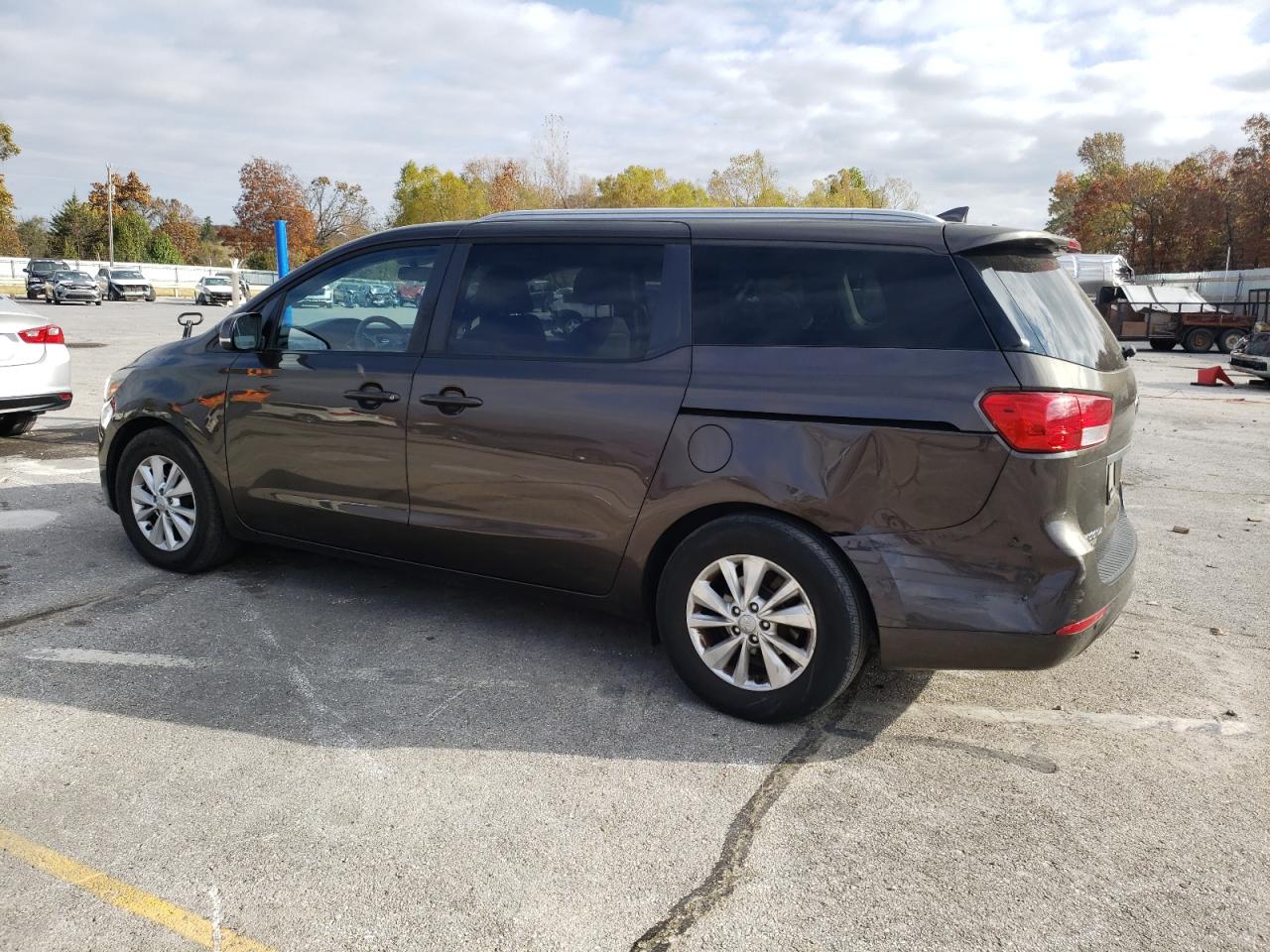2015 KIA Sedona VIN KNDMB5C19F6066257 Copart auction photo, rear end / minor dent/scratches damage thumbnail 2