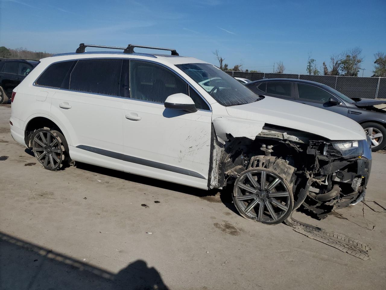 2017 Audi Q7 VIN WA1LHAF70HD046054 Copart auction photo, front end damage thumbnail 4