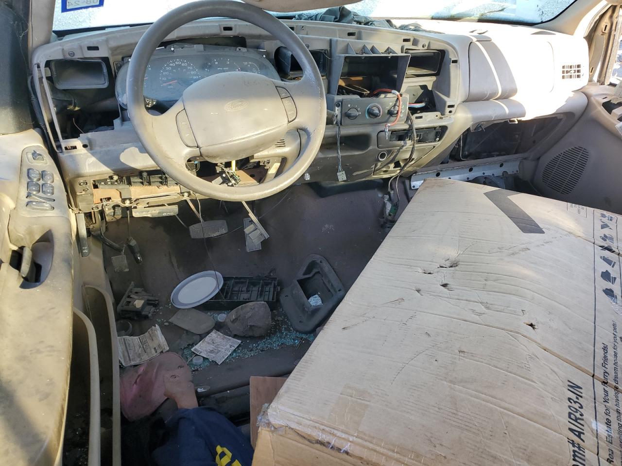 2002 Ford F350 VIN 1FTSW31F82EA73134 Copart auction photo, vandalism / stripped damage thumbnail 8