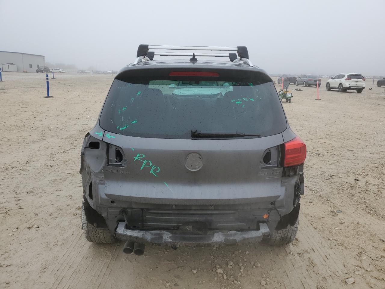 2015 Volkswagen Tiguan VIN WVGBV7AX8FW558162 Copart auction photo, rear end / minor dent/scratches damage thumbnail 6