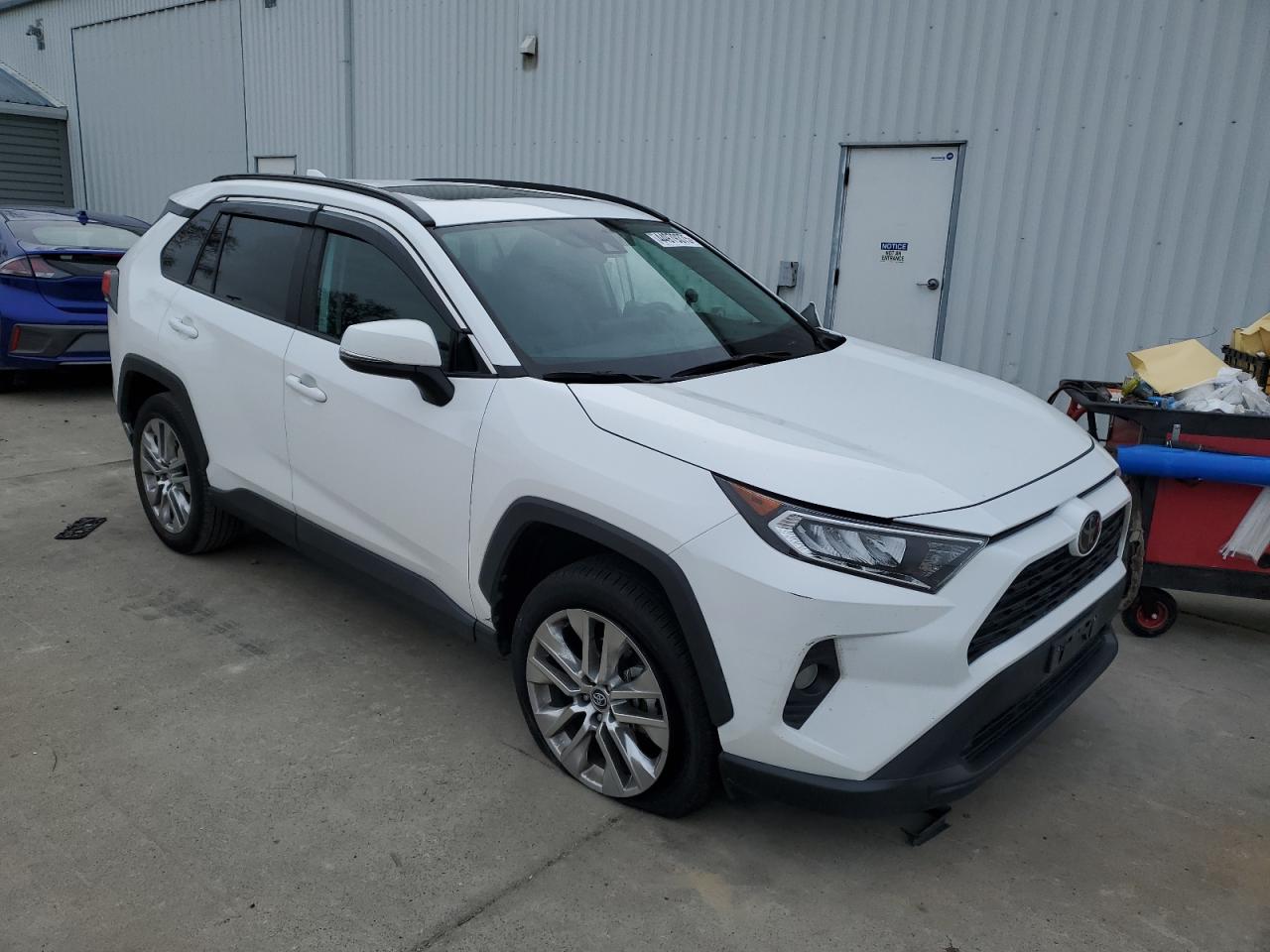 2020 Toyota RAV 4 VIN 2T3C1RFV2LW081861 Copart auction photo, side damage thumbnail 4