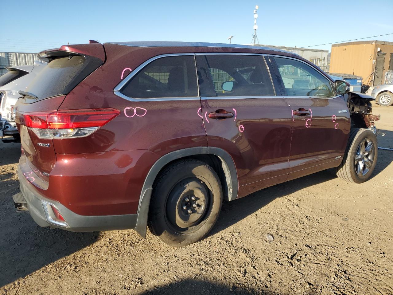 2019 Toyota Highlander VIN 5TDDGRFH1KS068533 Copart auction photo, front end / undercarriage damage thumbnail 3