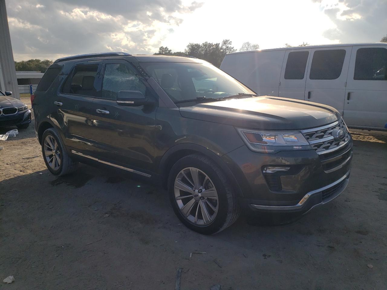 2019 Ford Explorer VIN 1FM5K7F86KGB43014 Copart auction photo, side / minor dent/scratches damage thumbnail 4