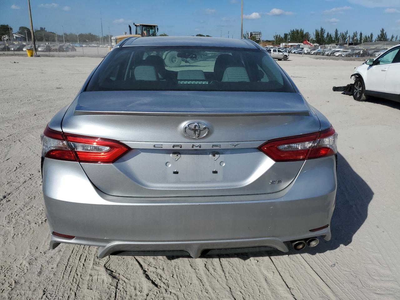 2018 Toyota Camry VIN 4T1B11HK0JU061050 Copart auction photo, front end damage thumbnail 6