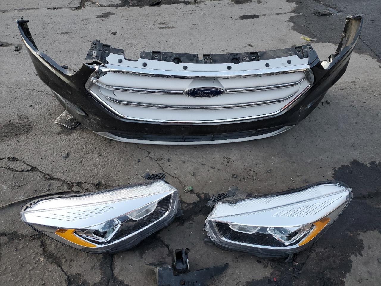 2018 Ford Escape VIN 1FMCU9HD2JUD28023 Copart auction photo, front end damage thumbnail 13