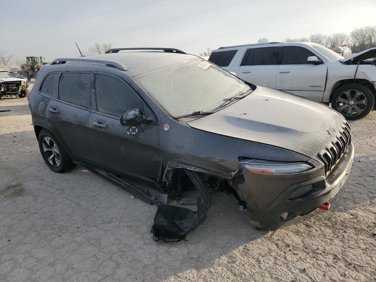 2015 Jeep Cherokee VIN 1C4PJMBSXFW623939 Copart auction photo, front end / undercarriage damage thumbnail 4
