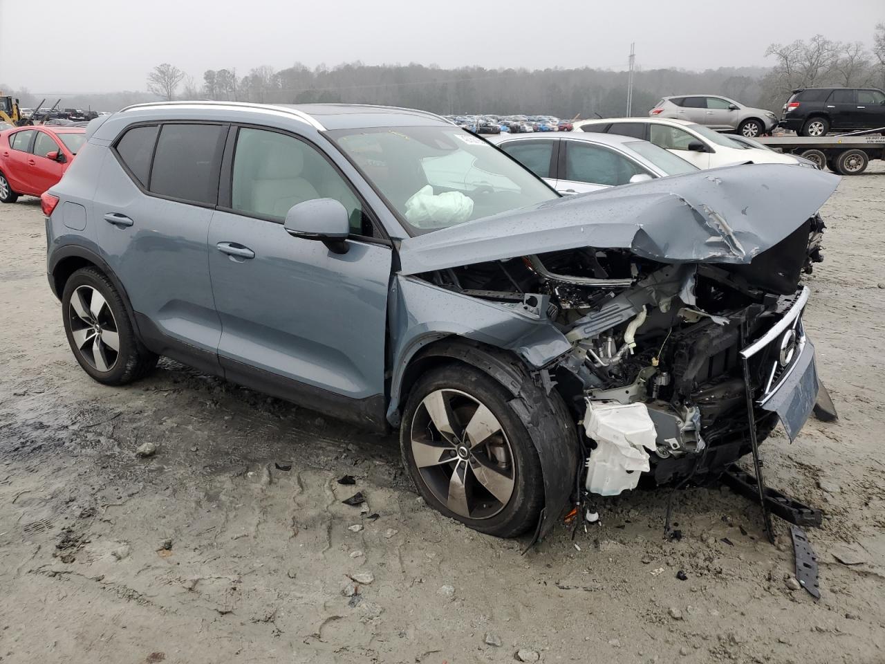 2020 Volvo XC40 VIN YV4162UK3L2311874 Copart auction photo, front end / undercarriage damage thumbnail 4