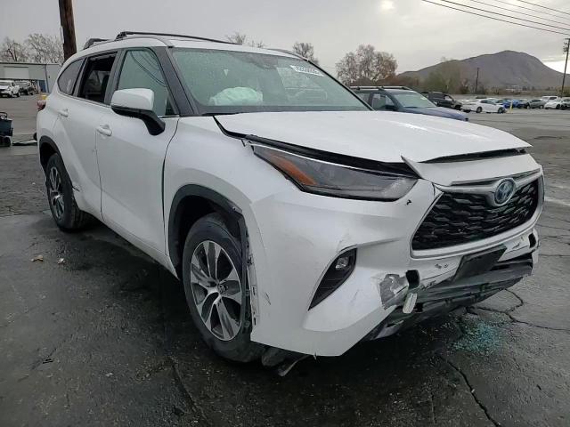 2022 Toyota Highlander VIN 5TDHARAHXNS510711 Copart auction photo, side / front end damage thumbnail 11