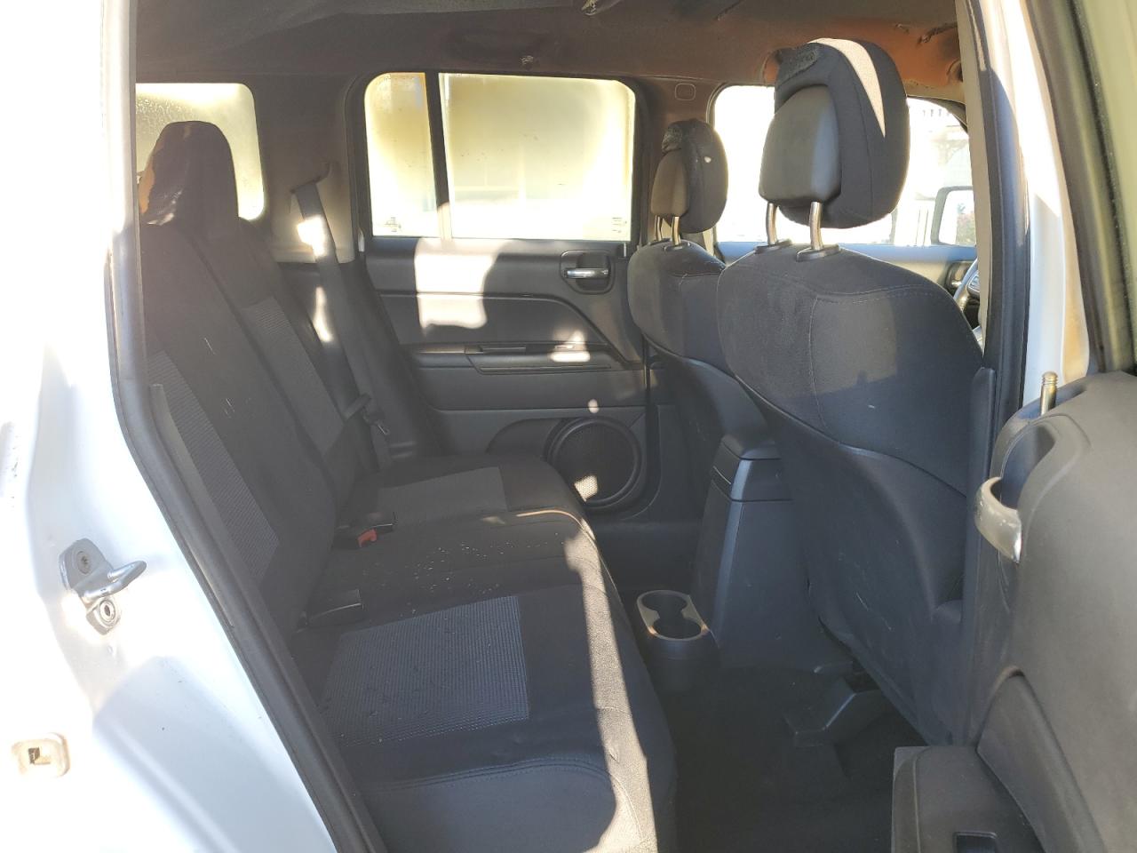 2011 Jeep Liberty (Patriot) VIN 1J4NF1GBXBD281926 Copart auction photo, rear end / minor dent/scratches damage thumbnail 10