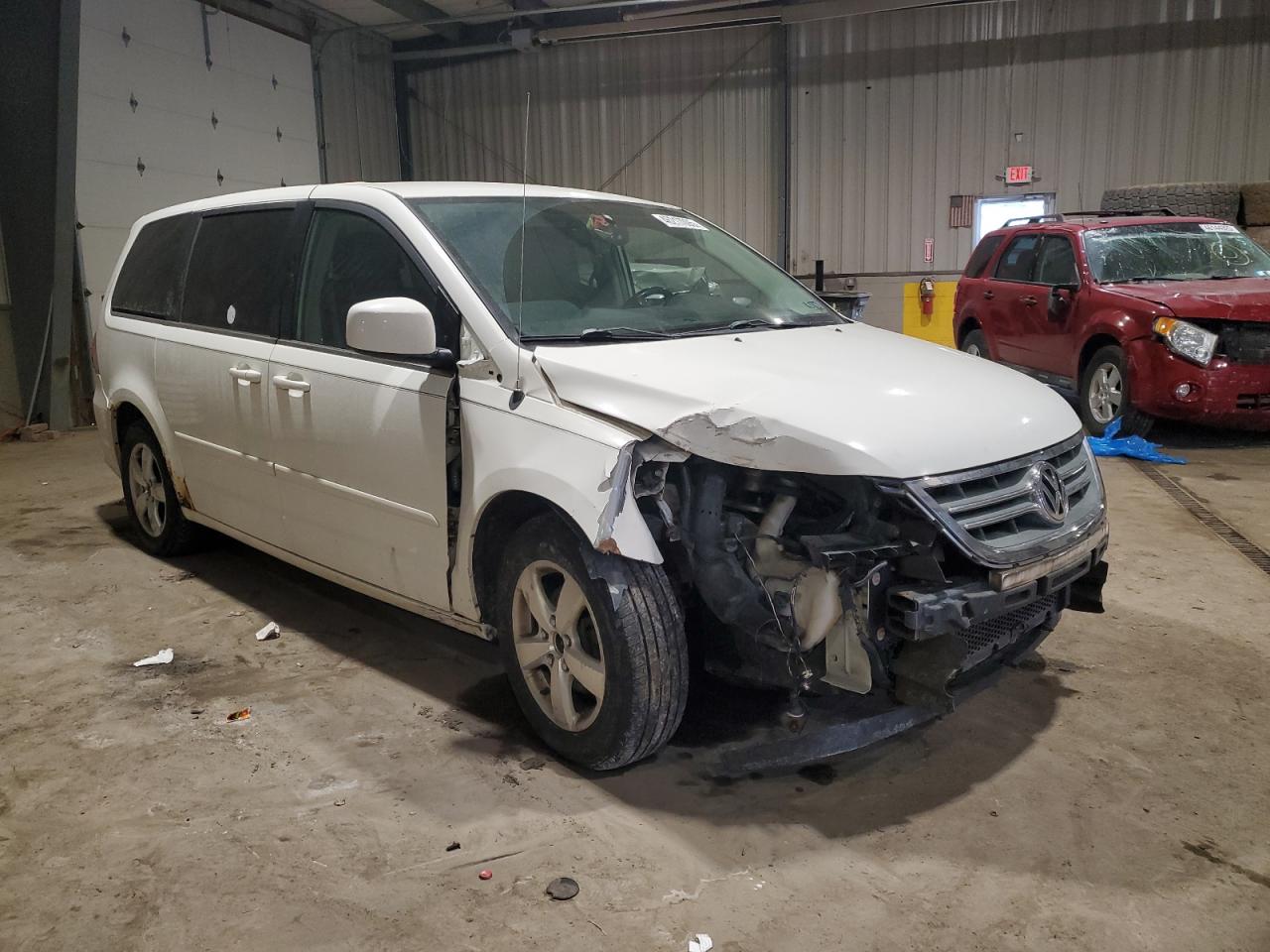 2010 Volkswagen Routan VIN 2V4RW3D12AR138369 Copart auction photo, front end damage thumbnail 4