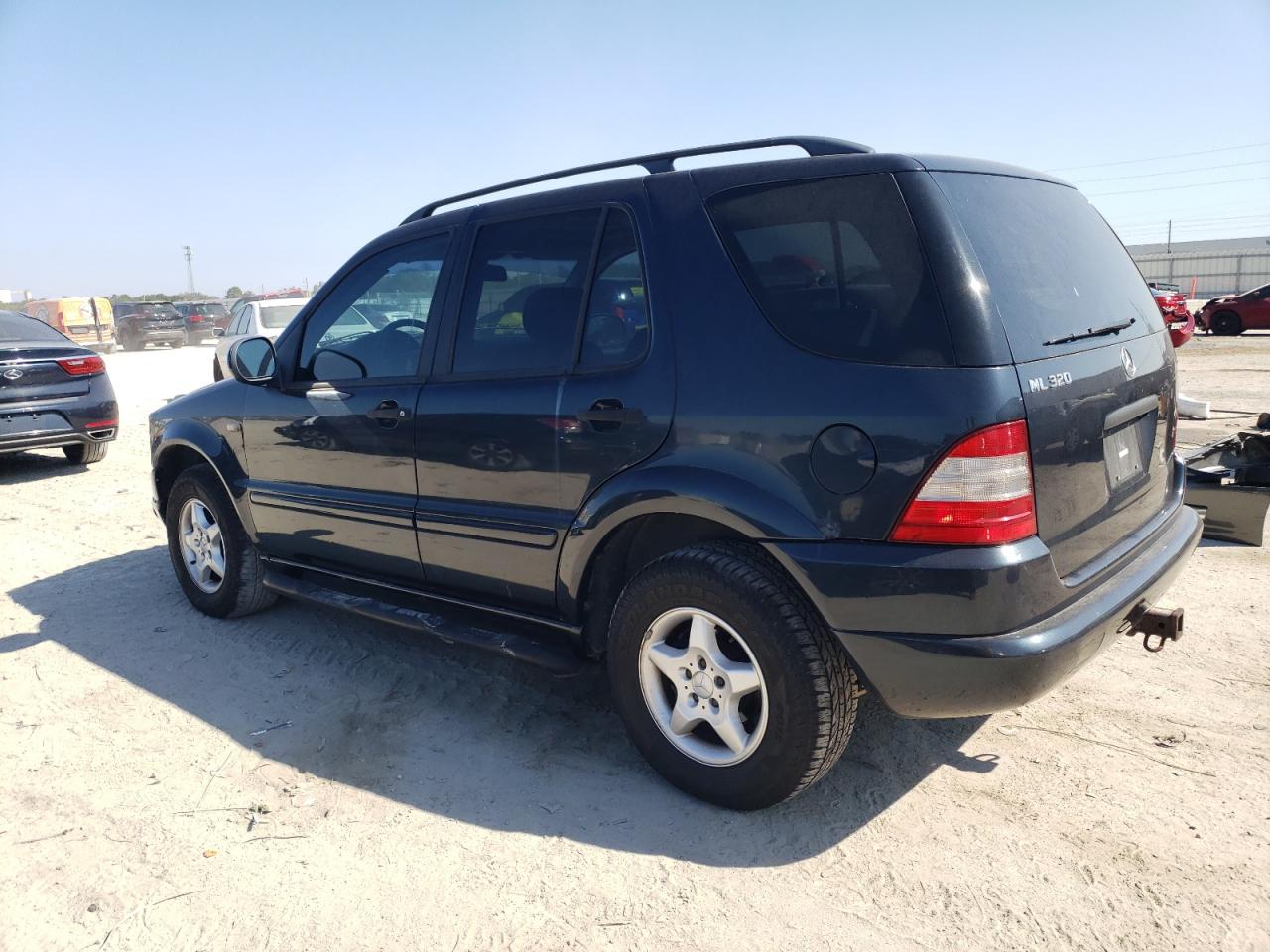 2000 Mercedes-Benz M-klasse VIN 4JGAB54E8YA178063 Copart auction photo, front end damage thumbnail 2