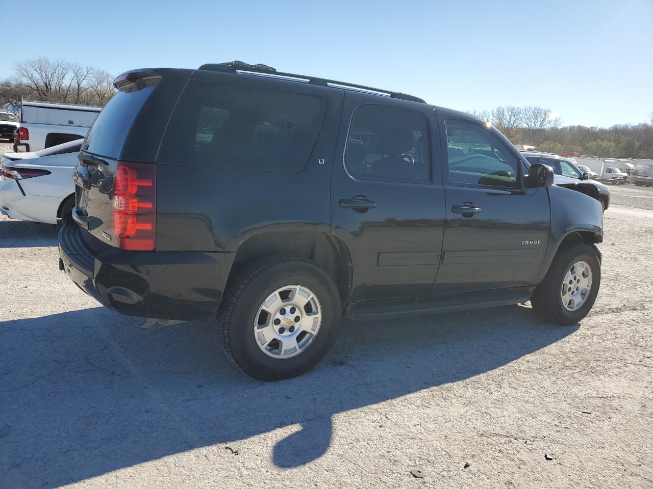 2010 Chevrolet Tahoe VIN 1GNUKBE06AR255336 Copart auction photo, front end / side damage thumbnail 3