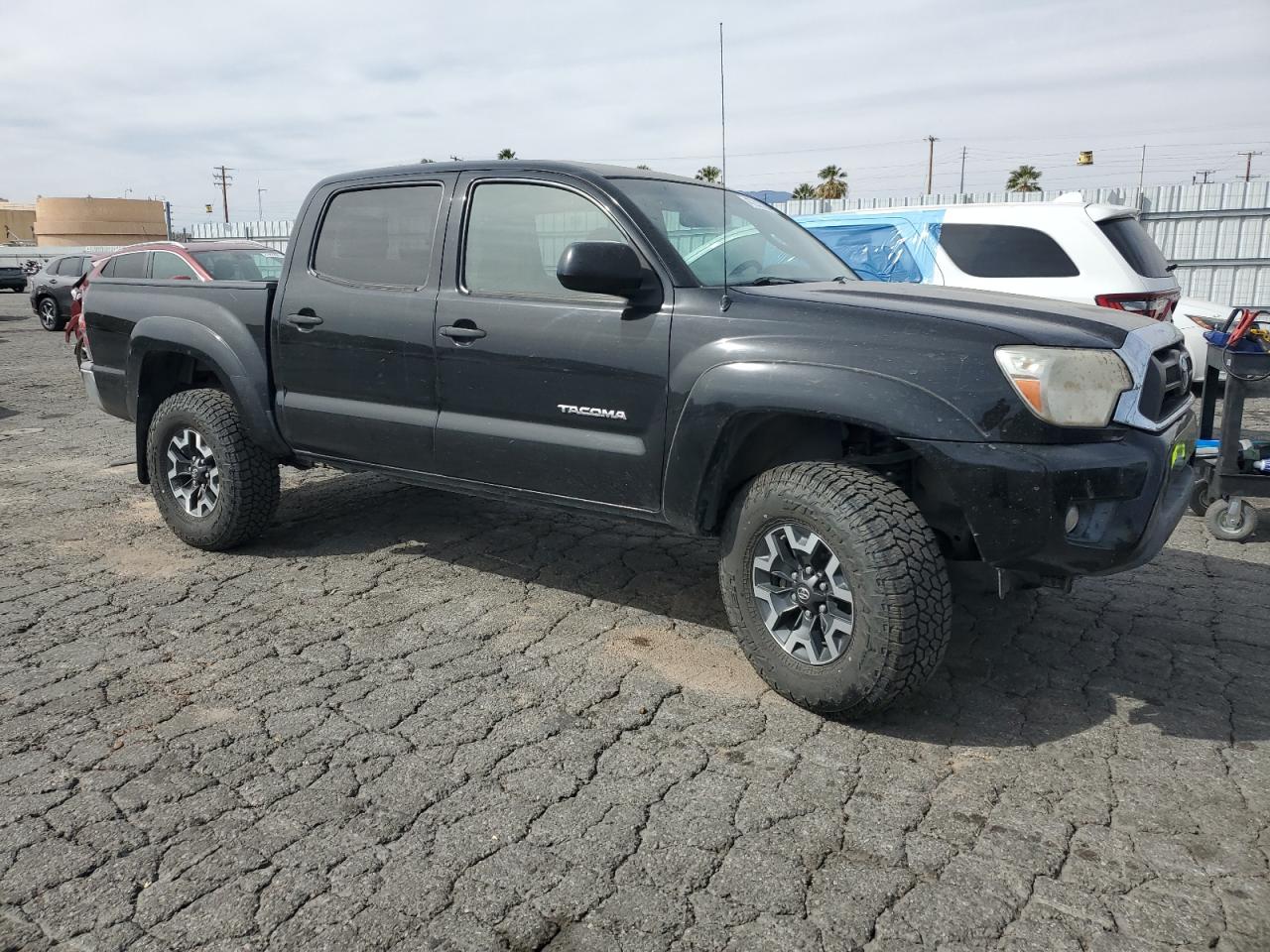 2012 Toyota Tacoma VIN 3TMJU4GN6CM137060 Copart auction photo, front end / side damage thumbnail 4