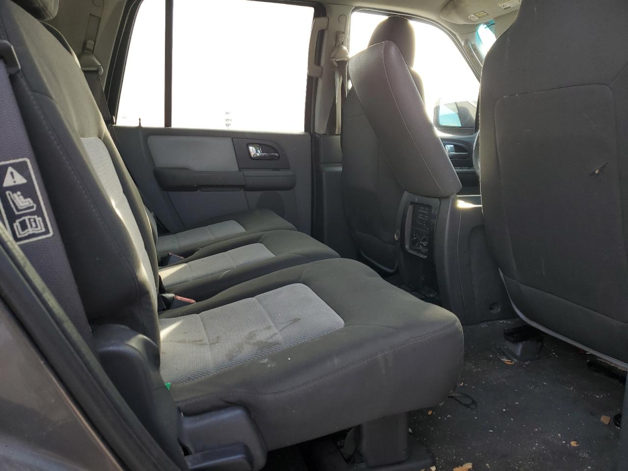 2003 Ford Expedition VIN 1FMPU16L33LA90737 Copart auction photo, minor dent/scratches damage thumbnail 11