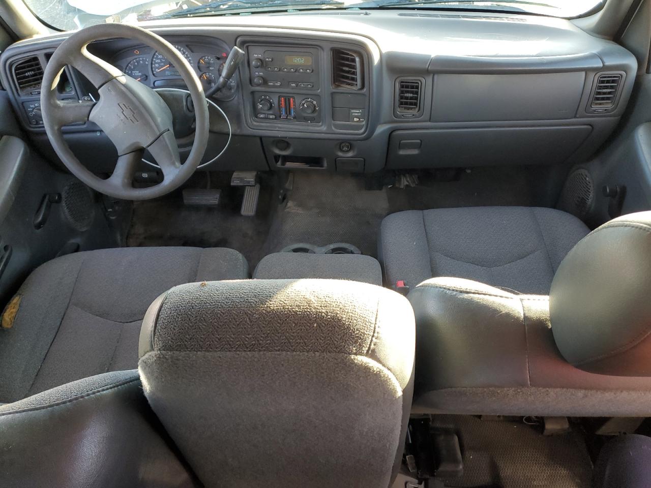 2004 Chevrolet Silverado VIN 1GCEC19X04Z279891 Copart auction photo, front end / side damage thumbnail 8