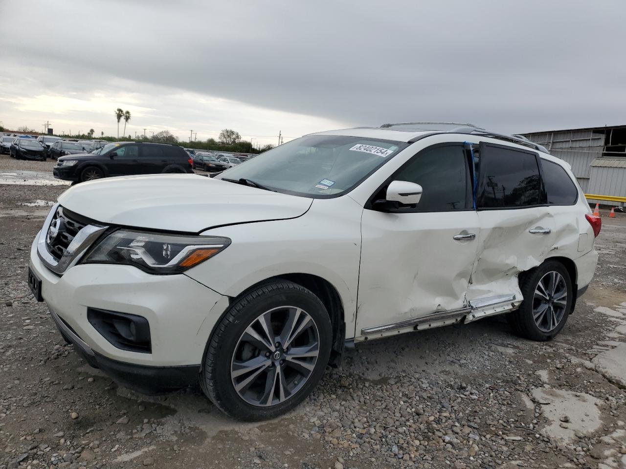2017 Nissan Pathfinder VIN 5N1DR2MN8HC690465
