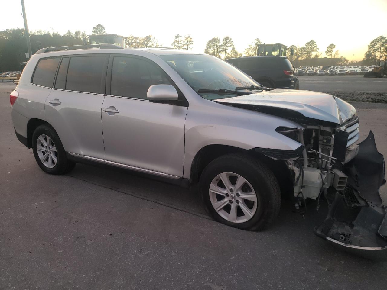 2012 Toyota Highlander VIN 5TDBK3EH4CS138564 Copart auction photo, front end damage thumbnail 4