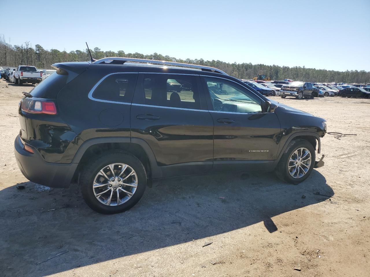 2019 Jeep Grand Cherokee VIN 1C4PJLLB4KD202281 Copart auction photo, front end damage thumbnail 3