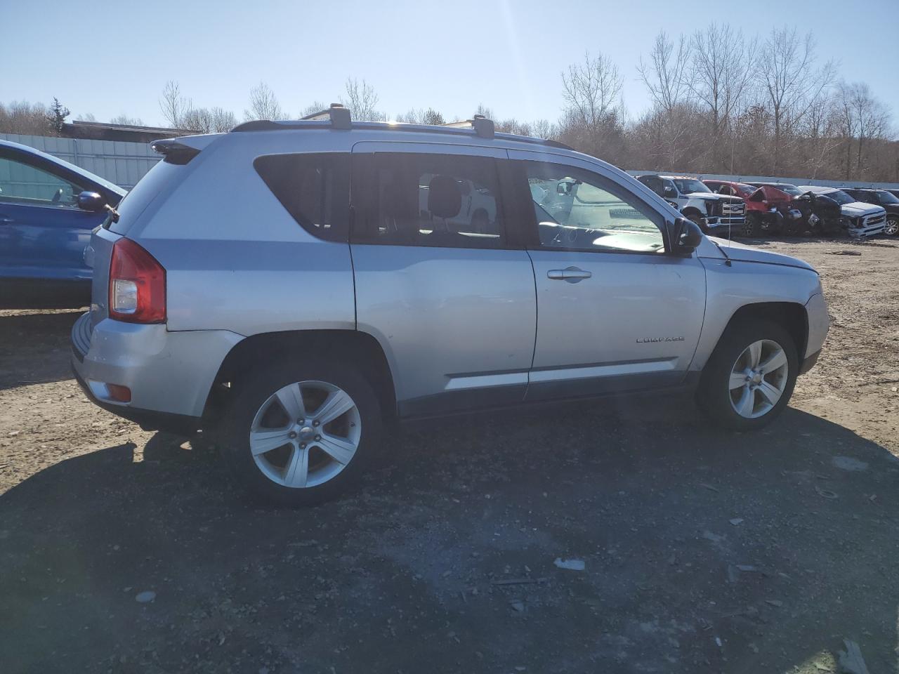 2011 Jeep Compass VIN 1J4NF1FB6BD282122 Copart auction photo, minor dent/scratches damage thumbnail 3