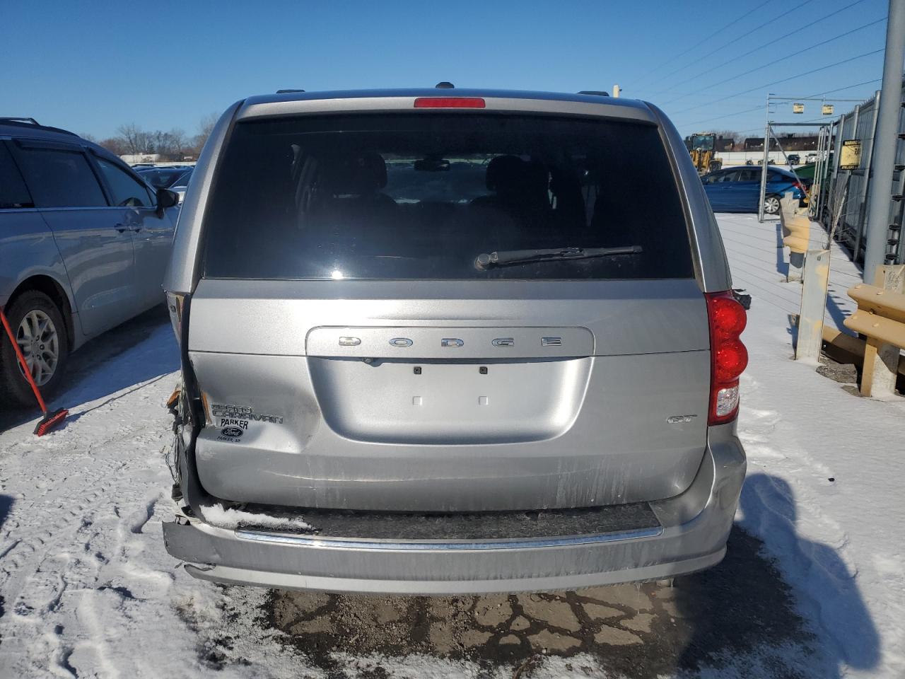 2019 Dodge Caravan VIN 2C4RDGEG1KR558099 Copart auction photo, side / rear end damage thumbnail 6