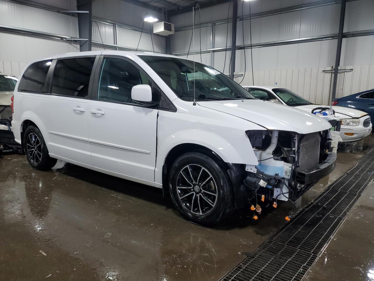 2015 Dodge Caravan VIN 2C4RDGCG5FR651572 Copart auction photo, front end damage thumbnail 4