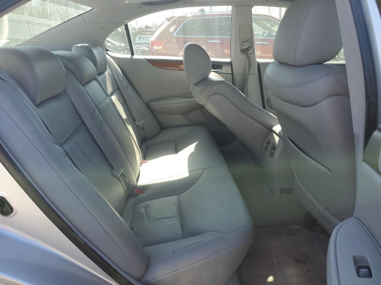2005 Lexus ES VIN JTHBA30G455059792 Copart auction photo, rear end / minor dent/scratches damage thumbnail 10
