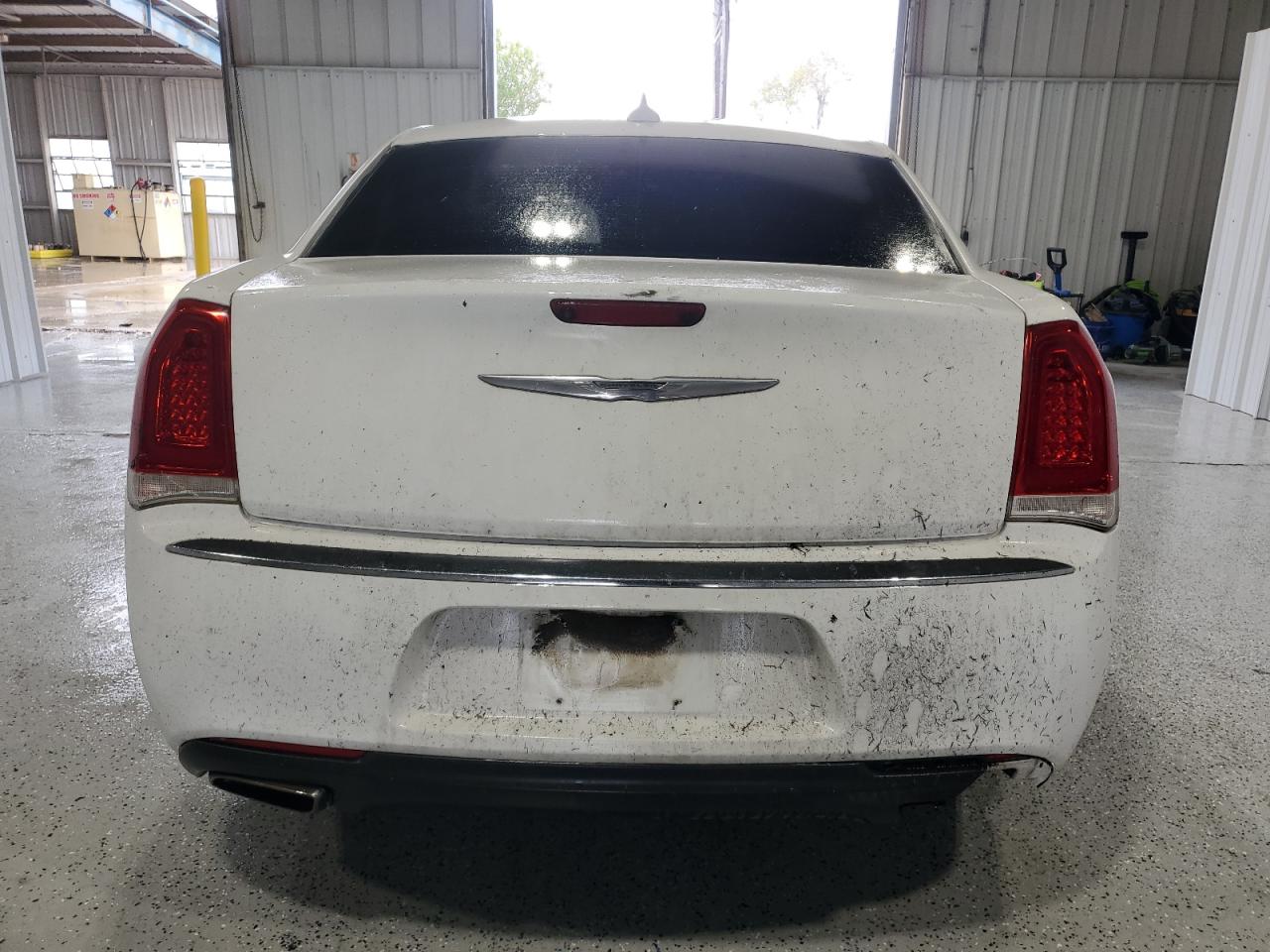 2017 Chrysler 300 VIN 2C3CCAAG1HH521780 Copart auction photo, front end / side damage thumbnail 6