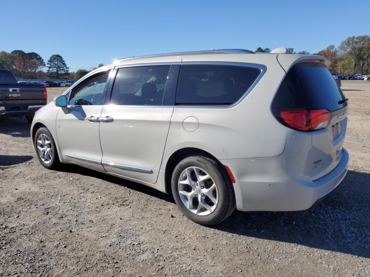 2017 Chrysler Pacifica VIN 2C4RC1EGXHR608541 Copart auction photo, front end / side damage thumbnail 2
