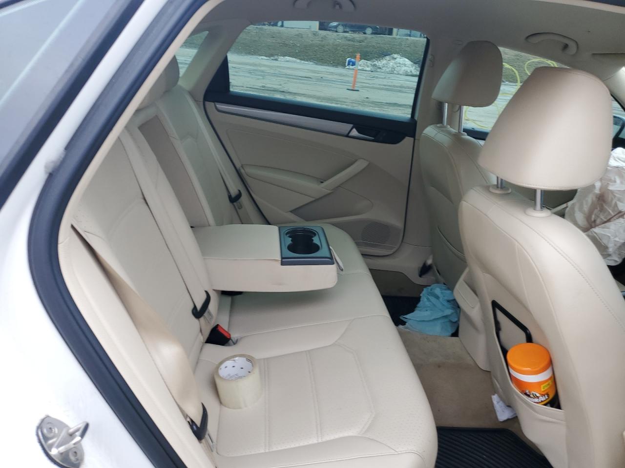 2015 Volkswagen Passat VIN 1VWAT7A38FC094355 Copart auction photo, front end damage thumbnail 10