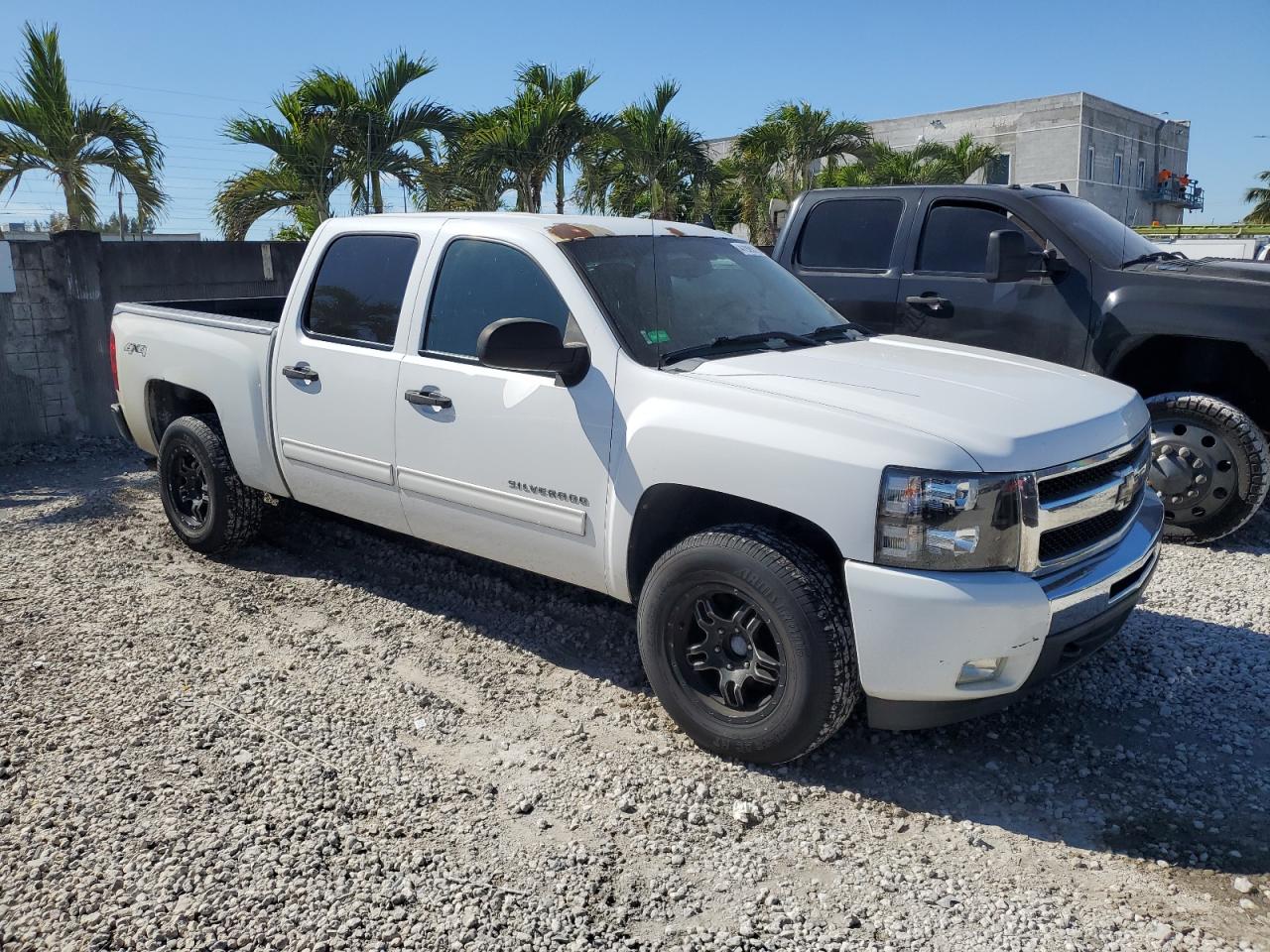 2011 Chevrolet Silverado VIN 3GCPKSE38BG374135 Copart auction photo, minor dent/scratches damage thumbnail 4