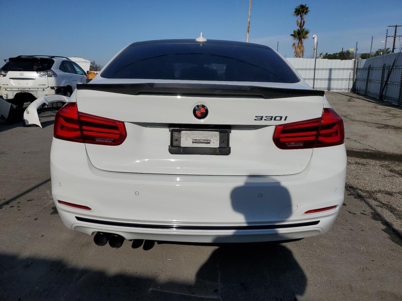 2017 BMW 3er VIN WBA8B9G52HNU09809 Copart auction photo, front end damage thumbnail 6