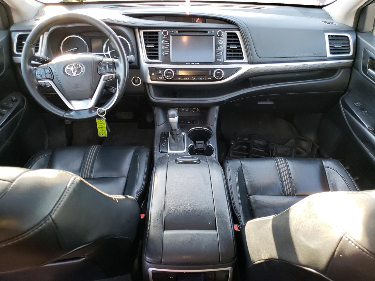 2017 Toyota Highlander VIN 5TDJZRFH6HS407616 Copart auction photo, front end damage thumbnail 8