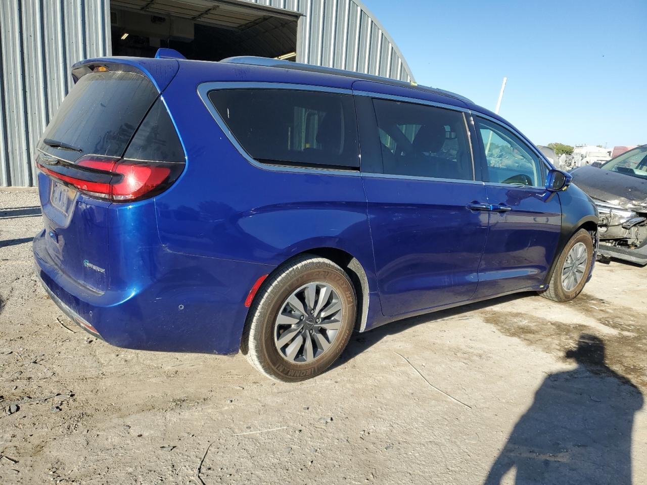 2021 Chrysler Pacifica VIN 2C4RC1L75MR590043 Copart auction photo, front end damage thumbnail 3