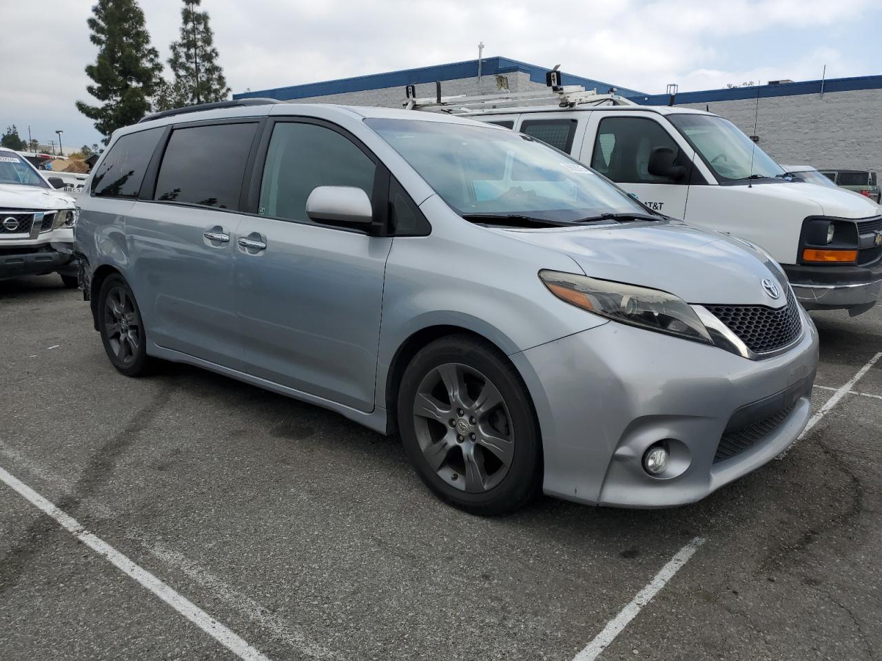 2015 Toyota Sienna VIN 5TDXK3DC6FS637690 Copart auction photo, rear end damage thumbnail 4