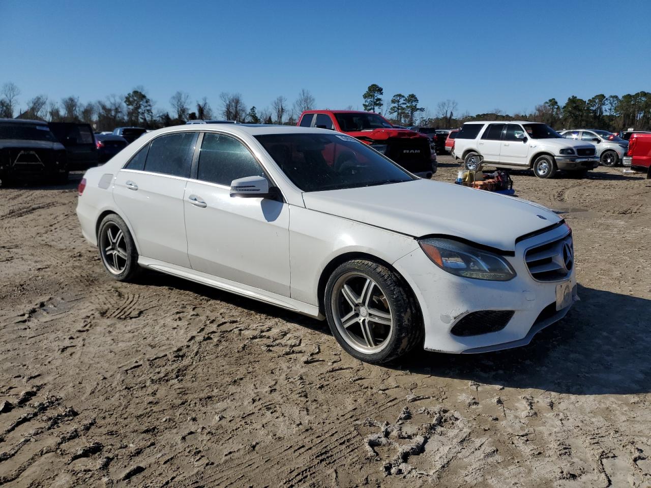 2015 Mercedes-Benz E-klasse VIN WDDHF5KB2FB129633 Copart auction photo, front end damage thumbnail 4