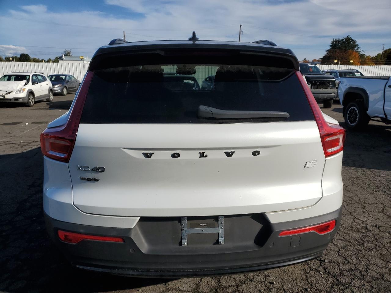2023 Volvo XC40 VIN YV4ED3UK8P2101970 Copart auction photo, side / mechanical damage thumbnail 6