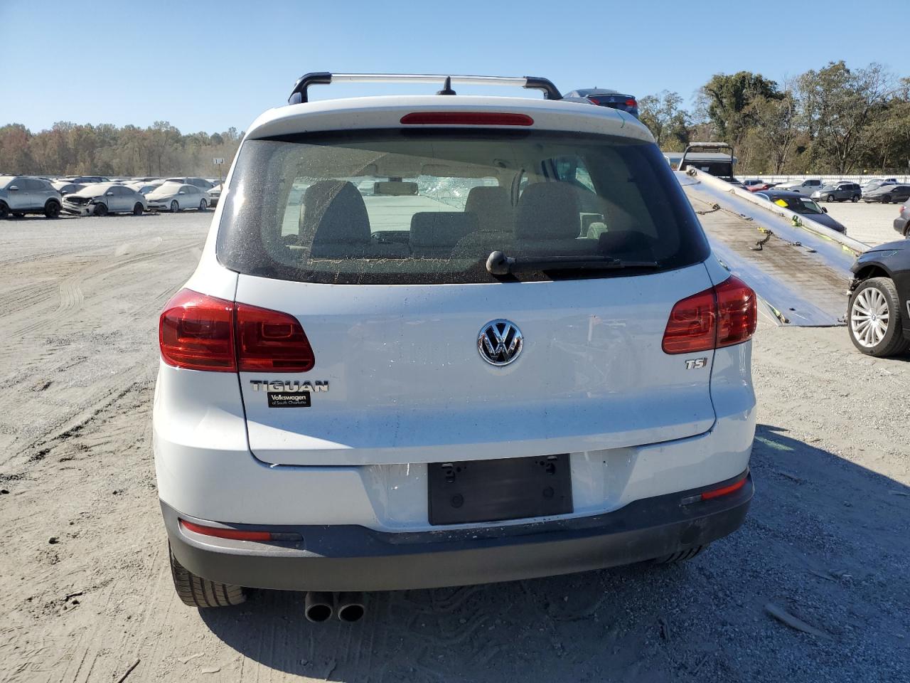 2017 Volkswagen Tiguan VIN WVGAV7AX7HK023815 Copart auction photo, top/roof damage thumbnail 6