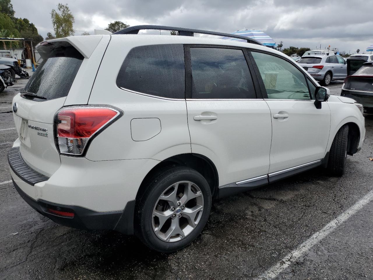 2017 Subaru Forester VIN JF2SJAWCXHH432915 Copart auction photo, front end / side damage thumbnail 3