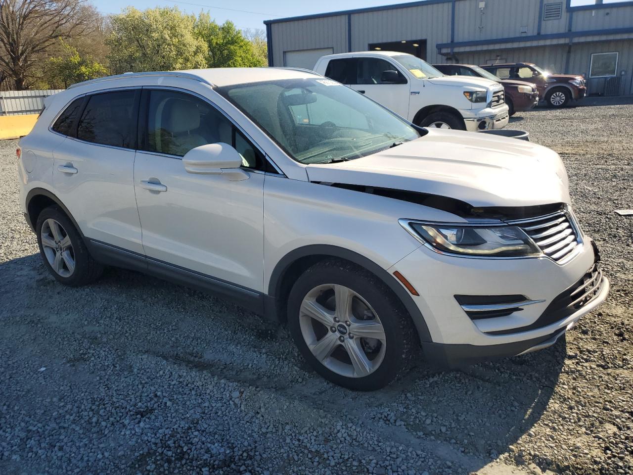2017 Lincoln MKC VIN 5LMCJ1C90HUL50929 Copart auction photo, front end / side damage thumbnail 4