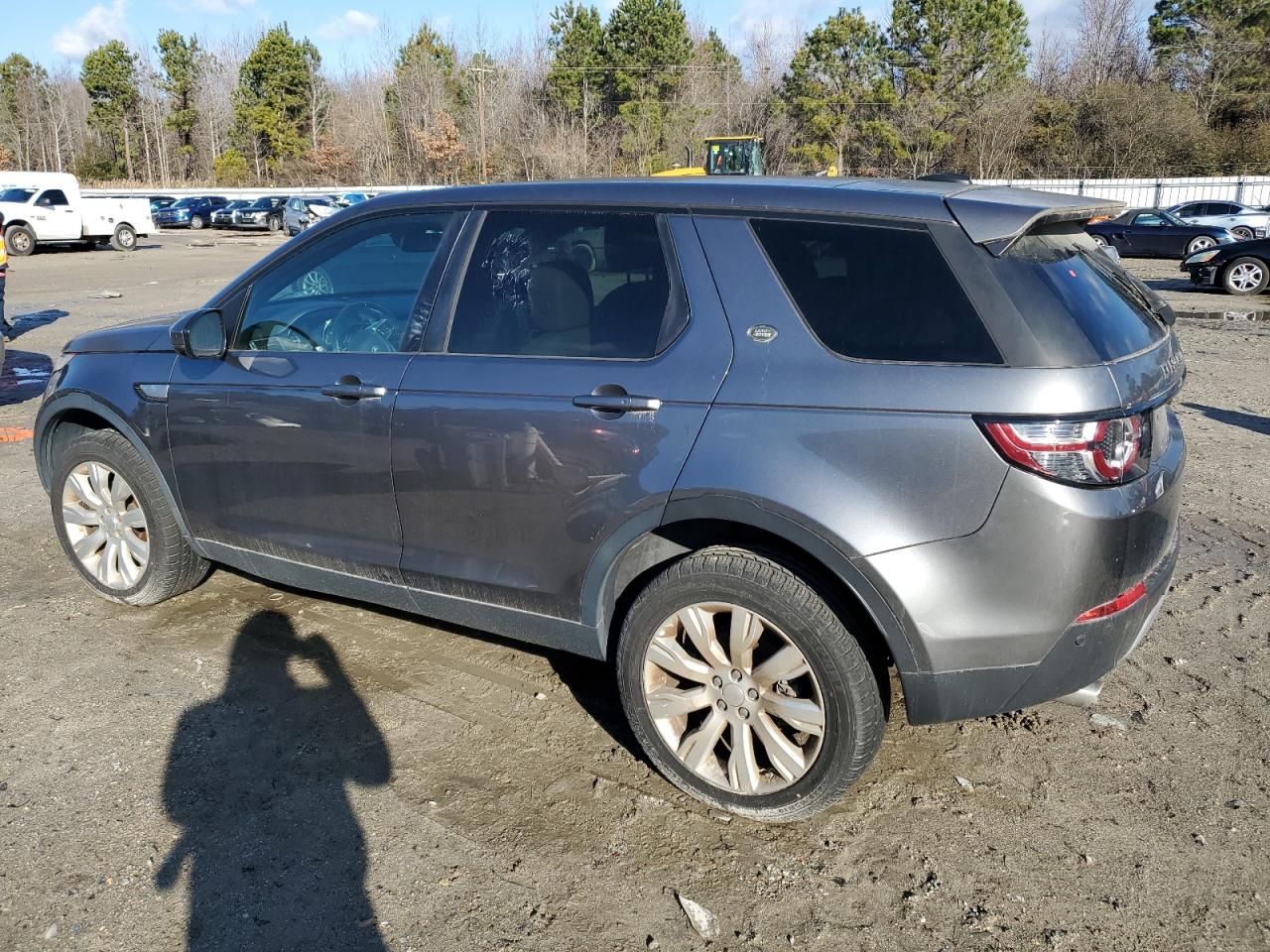 2015 Land Rover Discovery VIN SALCR2BG6FH537337 Copart auction photo, minor dent/scratches damage thumbnail 2