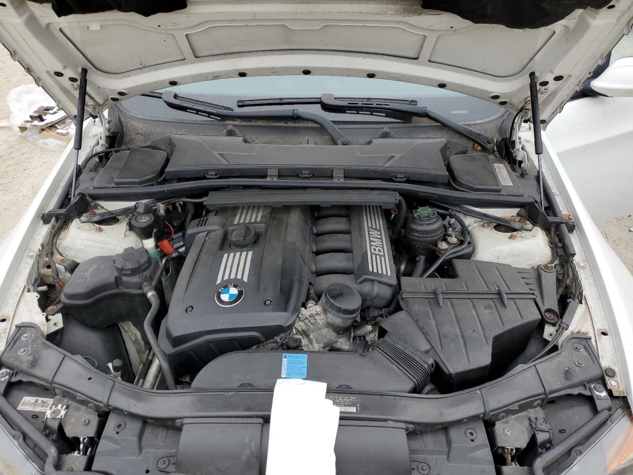 2007 BMW 3er VIN WBAVA37527NL16306 Copart auction photo, mechanical / minor dent/scratches damage thumbnail 11