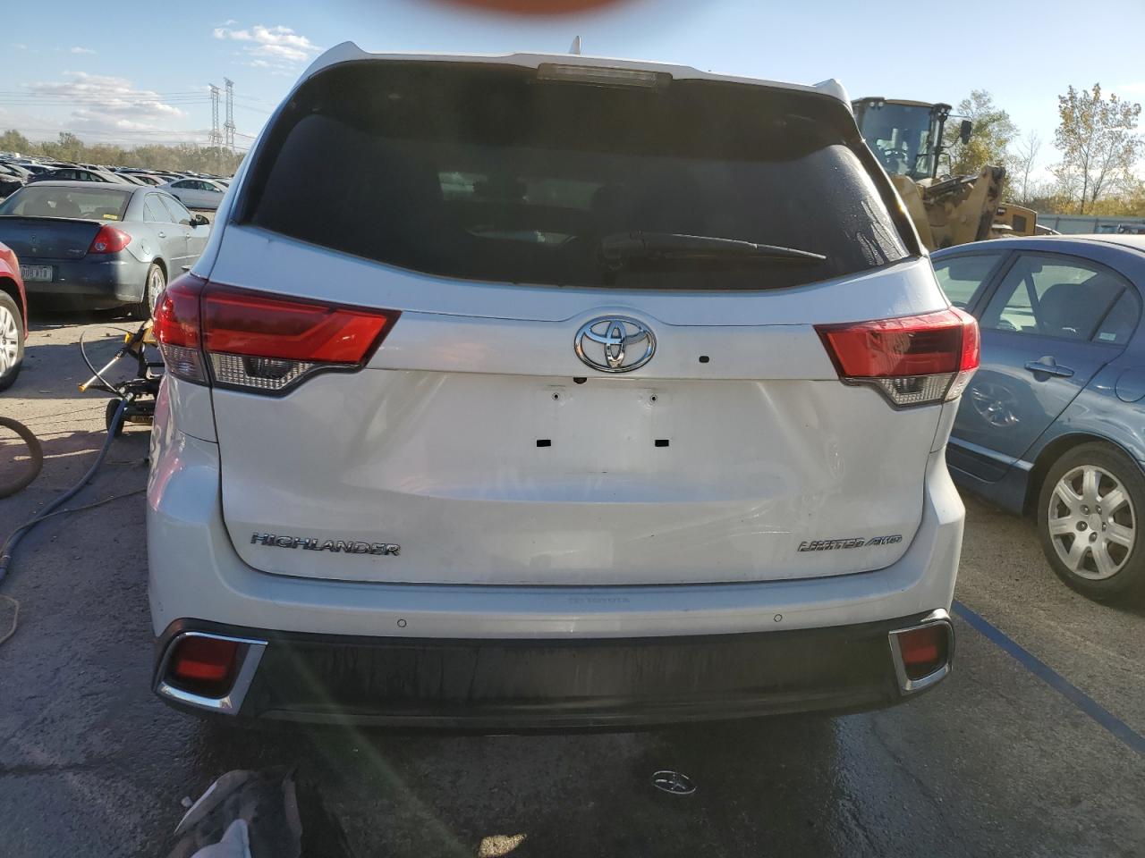 2018 Toyota Highlander VIN 5TDDZRFH6JS865613 Copart auction photo, front end damage thumbnail 6