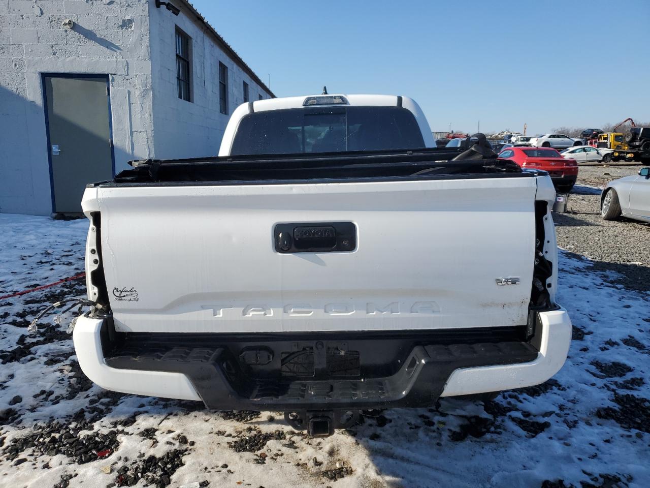 2017 Toyota Tacoma VIN 5TFDZ5BN8HX018388 Copart auction photo, front end damage thumbnail 6
