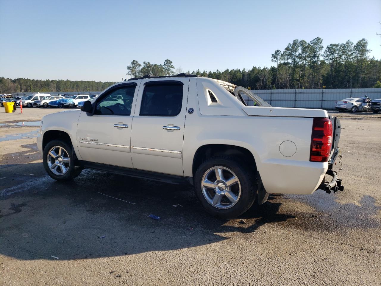 2013 Chevrolet Avalanche VIN 3GNTKGE75DG246556 Copart auction photo, side / rear end damage thumbnail 2