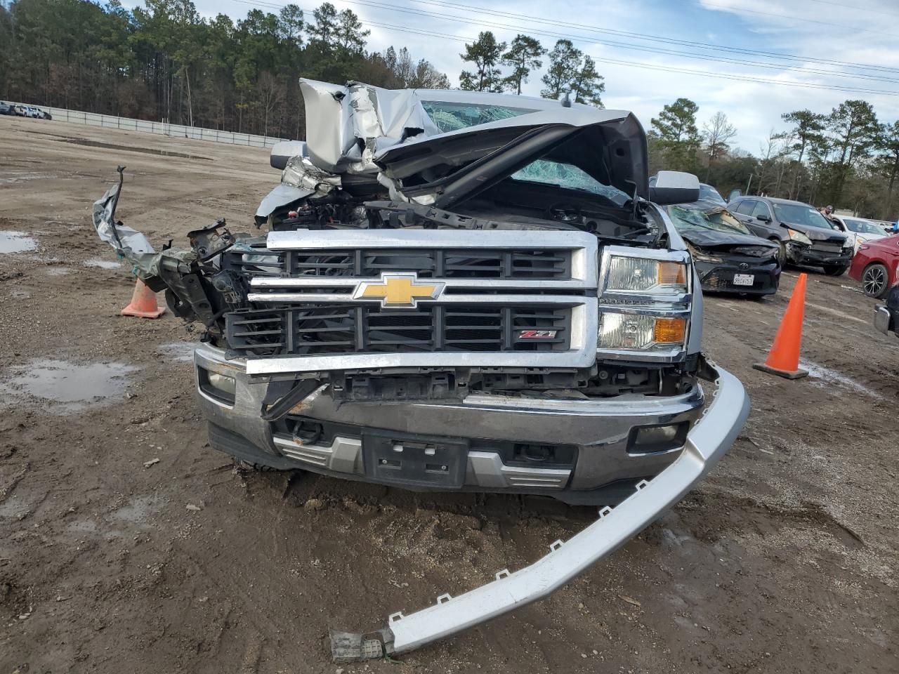 2015 Chevrolet Silverado VIN 3GCUKREC9FG454013 Copart auction photo, front end / minor dent/scratches damage thumbnail 5