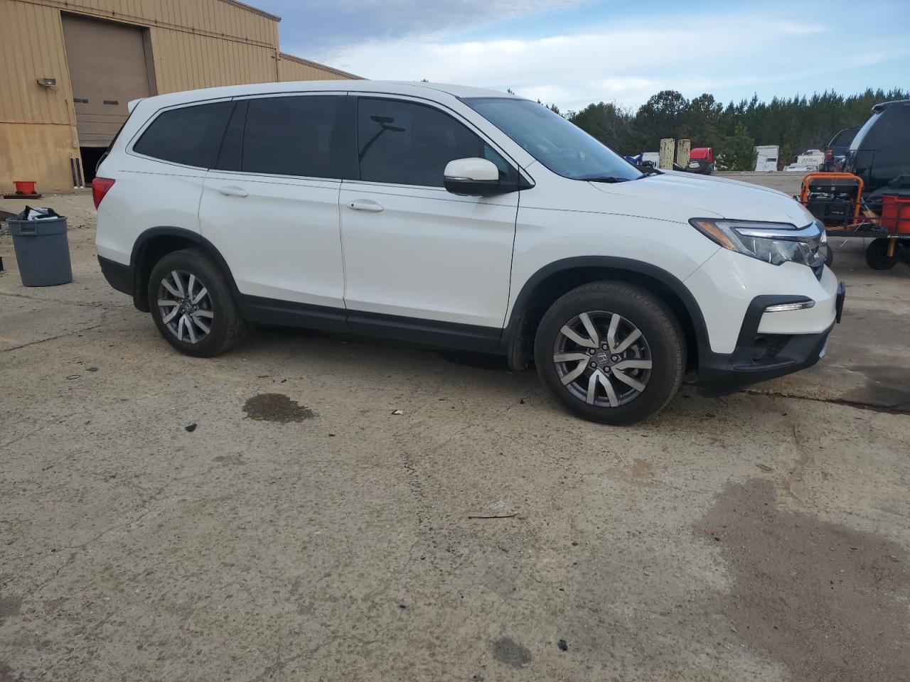 2021 Honda Pilot VIN 5FNYF6H33MB046318 Copart auction photo, all over damage thumbnail 4