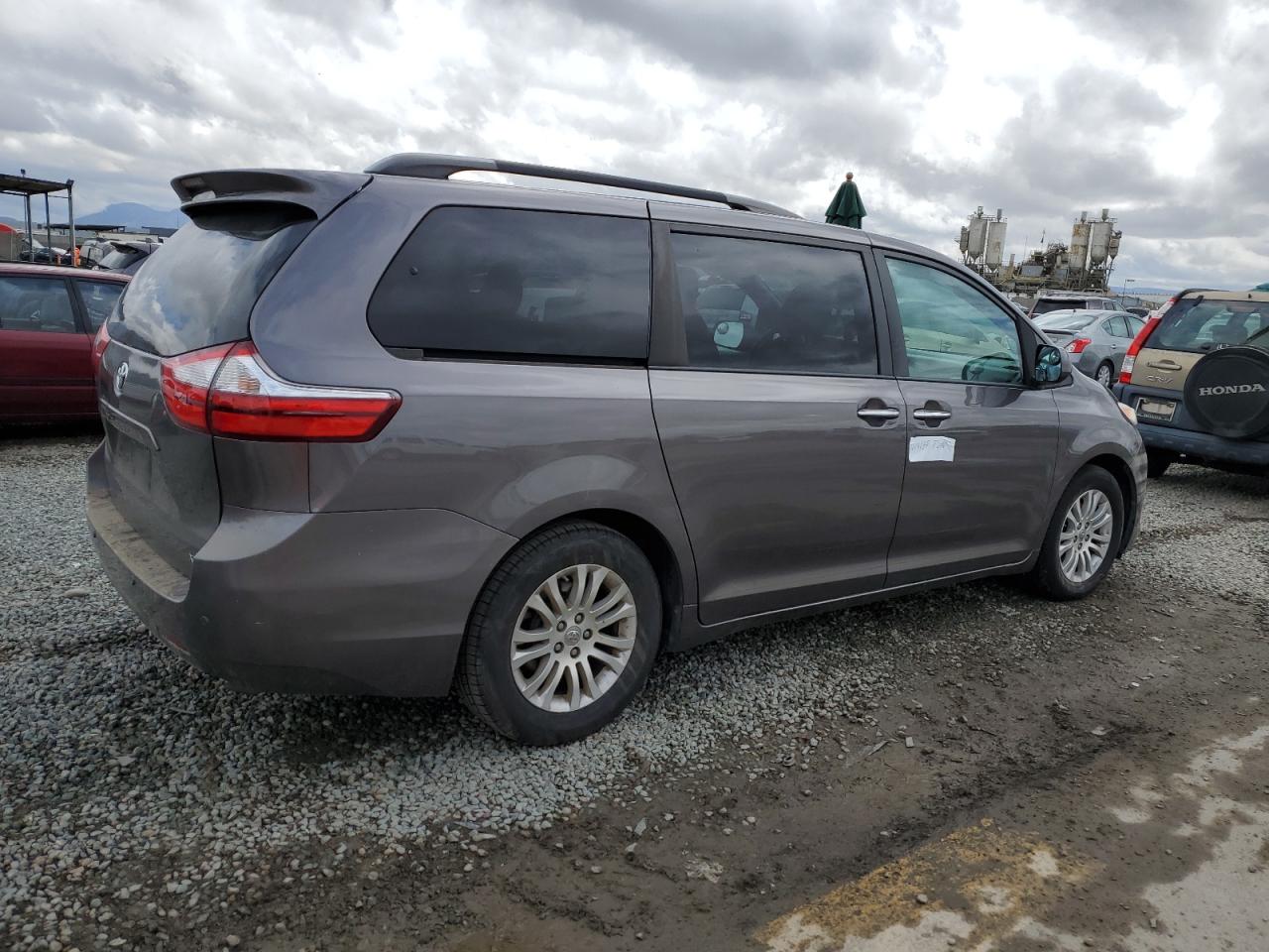 2017 Toyota Sienna VIN 5TDYZ3DC4HS822338 Copart auction photo, water/flood / minor dent/scratches damage thumbnail 3