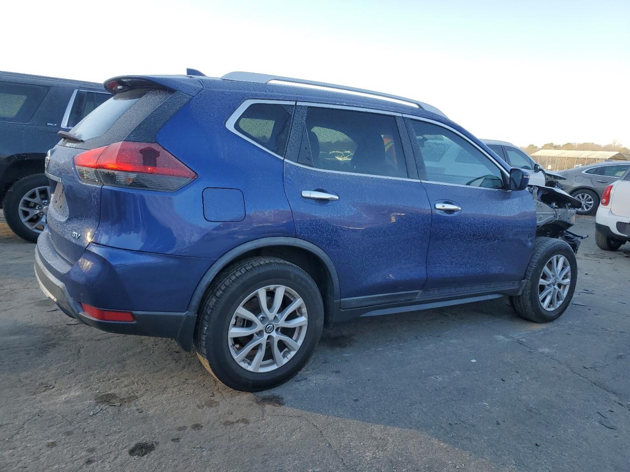 2018 Nissan Rogue VIN KNMAT2MT0JP576661 Copart auction photo, front end damage thumbnail 3